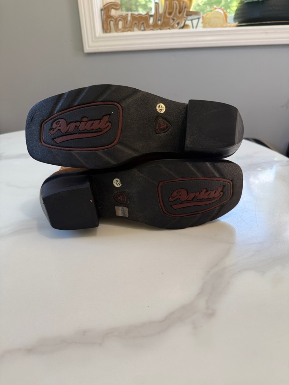 Ariat cowboy boots - Picture 11 of 12